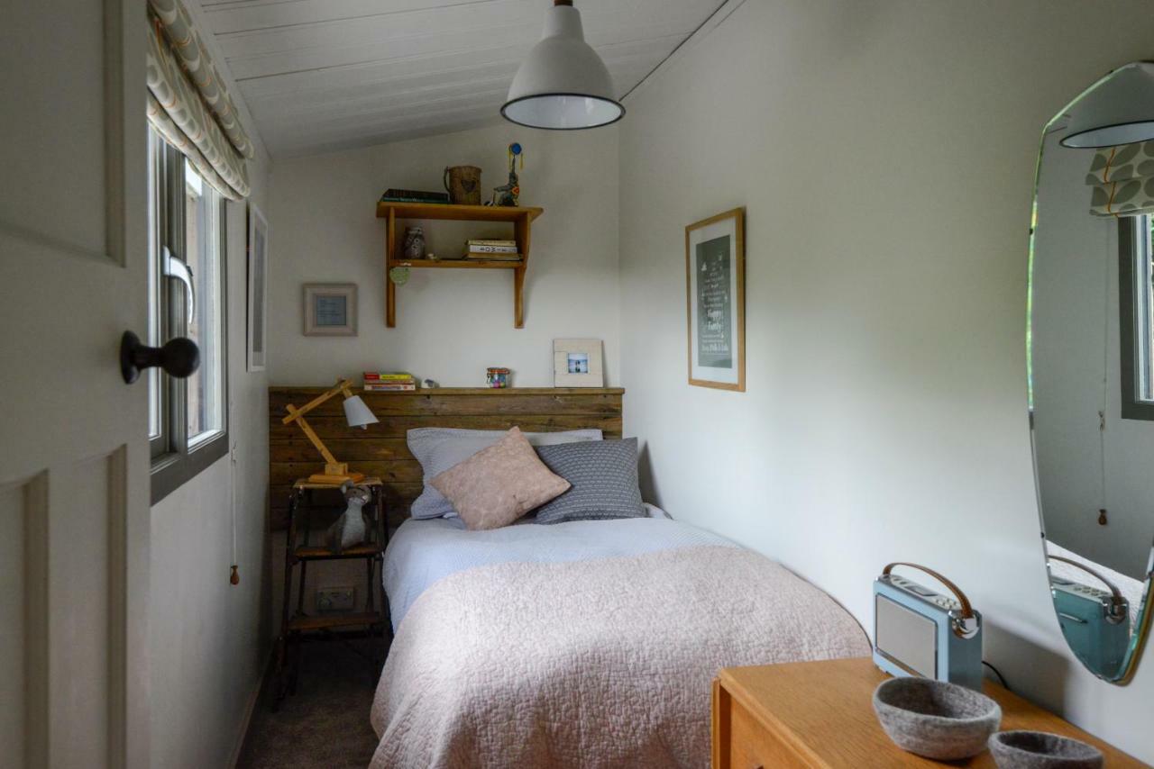 Little Kestrel Cabin Pennal Exterior foto